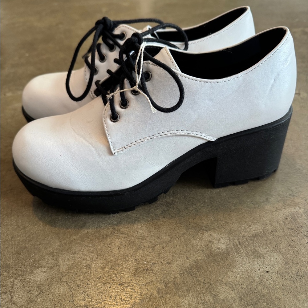 Soda White Lace-Up Chunky Heel Boots Women's Size 7